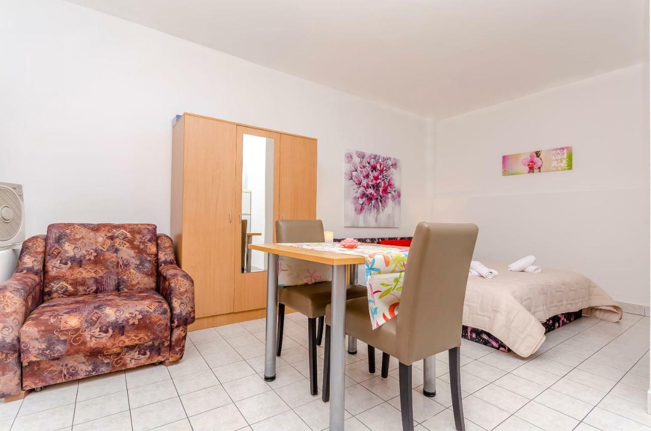 Apartments Tonka Donji Okrug  Kültér fotó